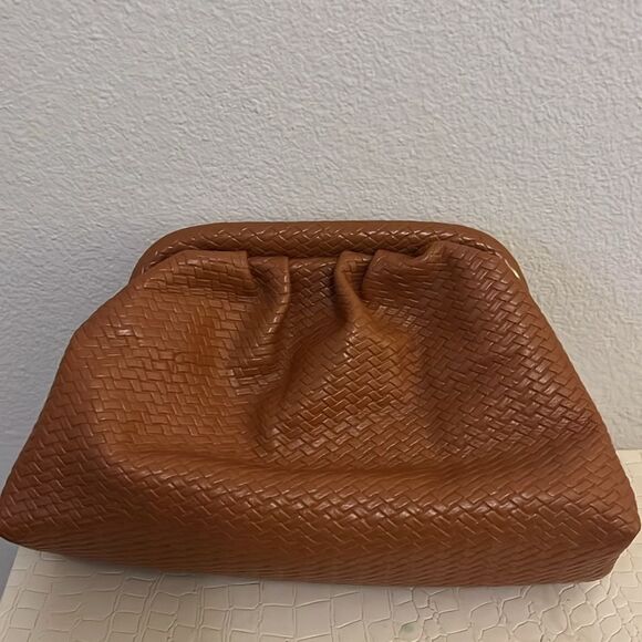 Madison West Clutch Purse Crossbody Weave gold hardware vegan faux leather - Picture 7 of 7